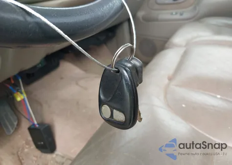 1998 Chevrolet Gmt-400 K1500 z USA, uszkodzony, nr VIN 1GCEK14R4WZ106910